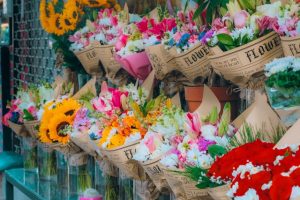 The Modern Man’s Quick Guide to Buying Flowers for Her